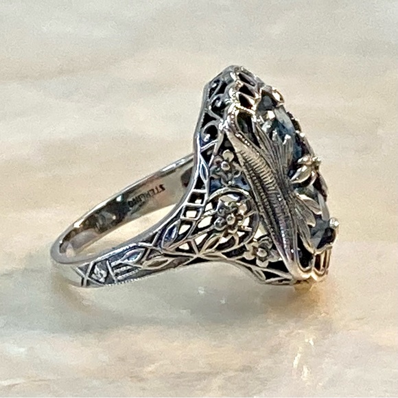 Astonishing Vintage Filigree Sterling Silver and Blue Topaz Ring - Picture 4 of 5